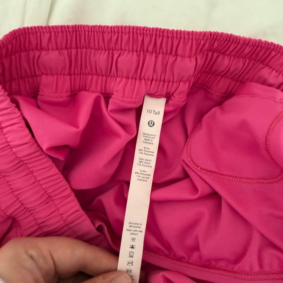 Lululemon Sonic Pink Hotty Hot Shorts - Picture 4 of 4